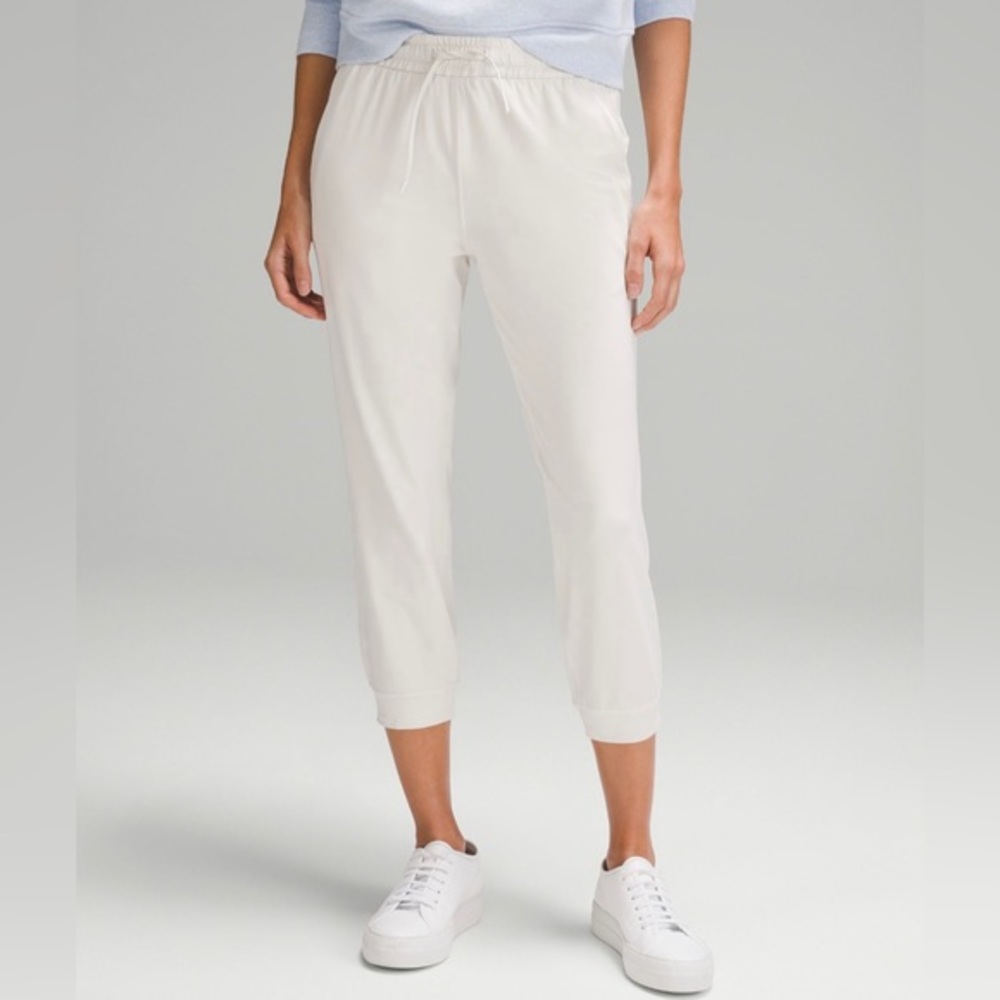 Lululemon Soft Jersey Classic-Fit Mid-Rise
Cropped Jogger